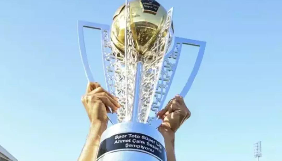 Derbi sonrası her şey değişti! Dünyaca ünlü tahmin platformu Süper Lig şampiyonunu duyurdu... 1 puan farkla şampiyon! 1