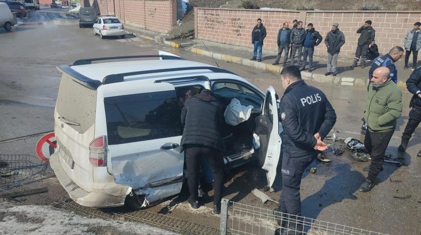 Erzurum'da trafik kazası: Yaralılar var