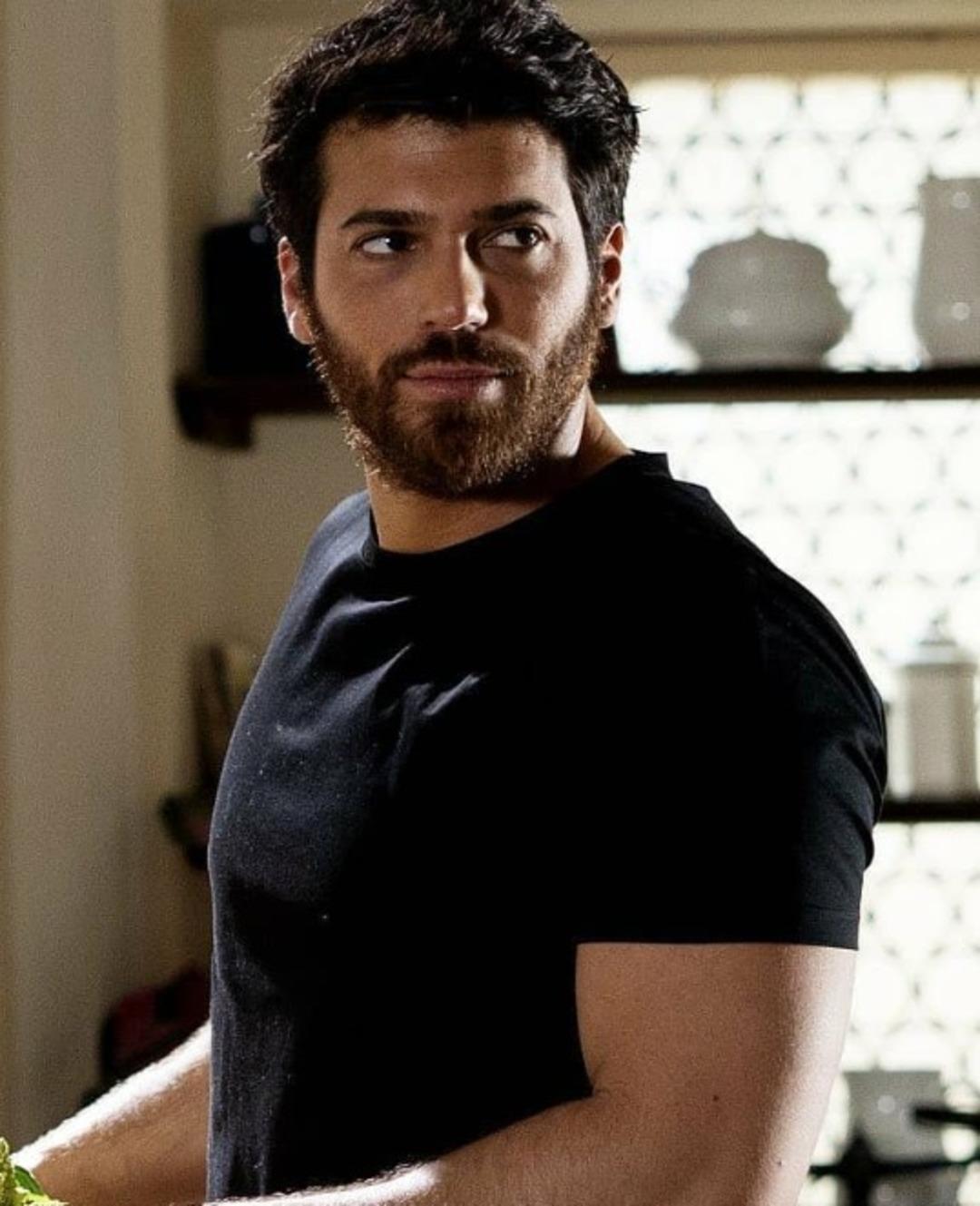 Can Yaman gönlünü bakın kime kaptırmış! İnci Taneleri nin yıldızıyla...  1