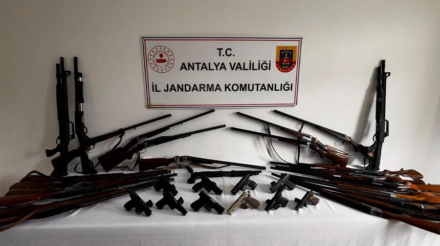 Alanya'da kaçak silah ticareti operasyonu!10 şüpheli hakkında adli işlem, 32 şüpheli hakkında ise idari işlem başlatıldı