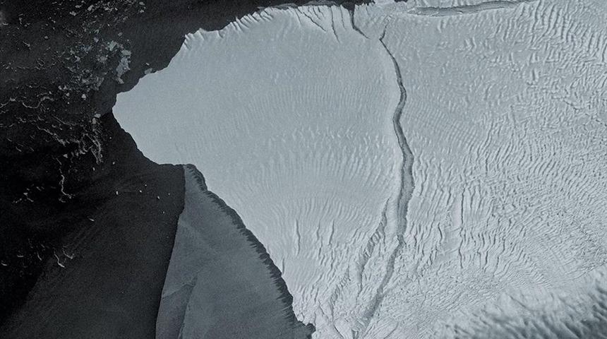 Dünyanın en büyük buzdağı "A23a"  İngiltere'ye bağlı bir adada karaya oturdu! 'Okyanusta yaşam patlamasına neden olabilir' iddiası