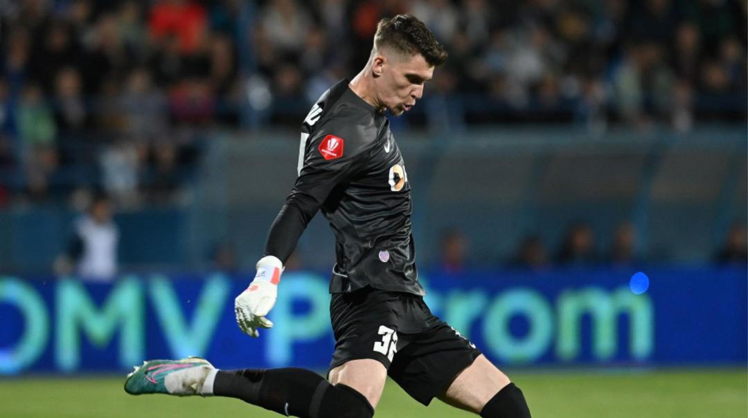 Galatasaray da Muslera nın yerine geçecek isim belli oldu! Perşembe günü locada maçı izleyecekler 2