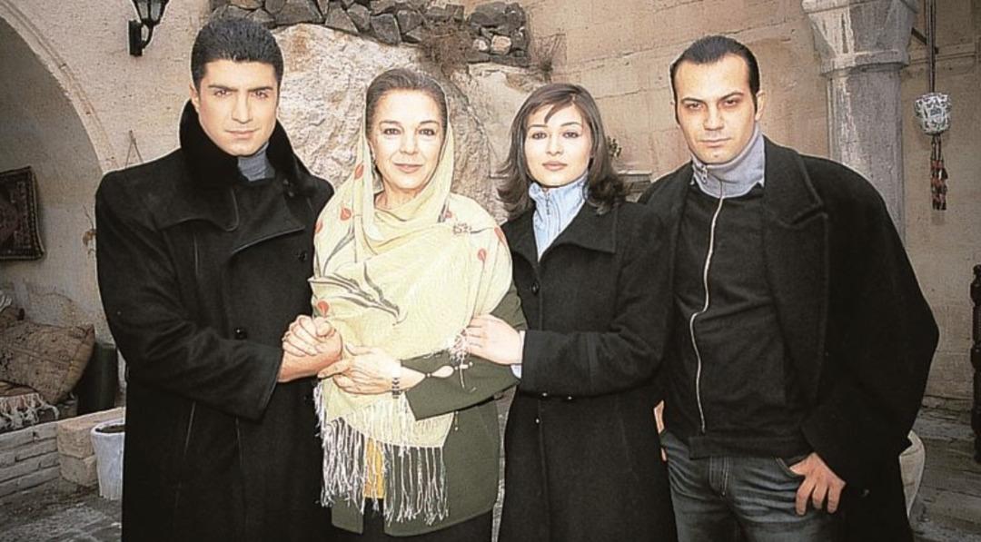 Sıla’nın takısı, Hürrem’in saçları… Modaya yön veren Türk dizileri 4