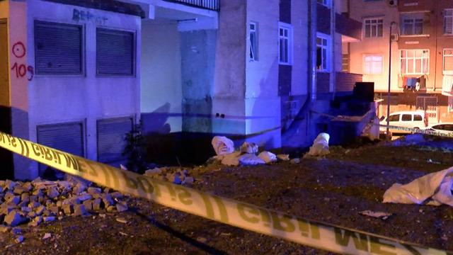 Saklambaç oynayan çocuklar taşların arasında buldu! Oyuncak bebek zannettiler ama gerçek korkunç