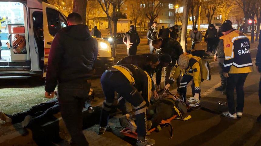 Şanlıurfa'da motosikletin yayaya çarptığı kazada 3 kişi yaralandı