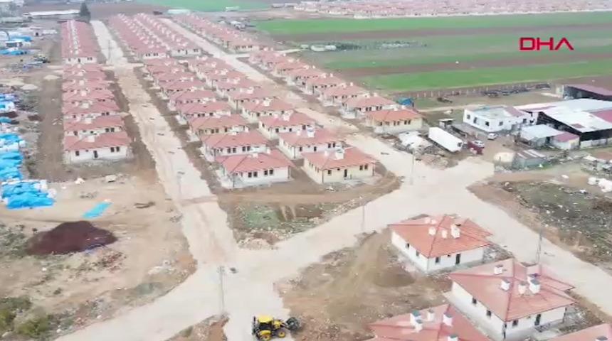 Bakan Kurum: Türkiye'nin ilk 'kırsal uydu kenti' deprem bölgesinde inşa edildi