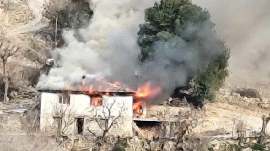 Kahramanmaraş'ta yangın faciası: Alev alev yanan ev kül oldu!