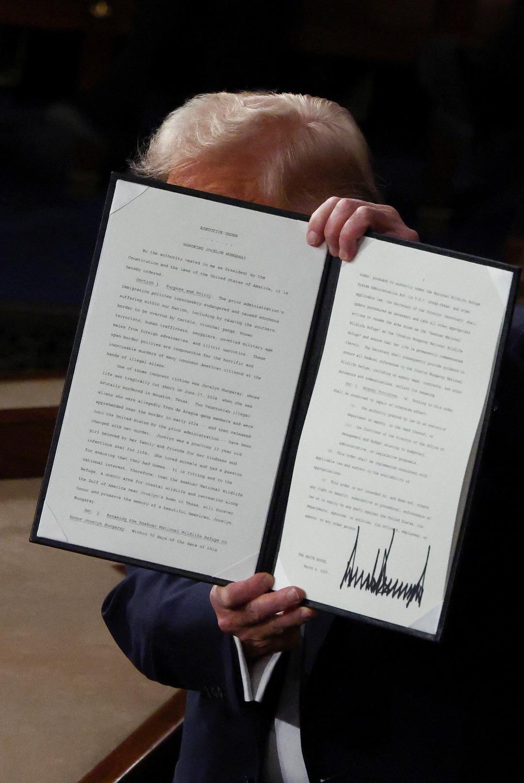 Trans bireyler için yeni kısıtlama! ABD Başkanı Donald Trump yürütme emrini imzaladı 2