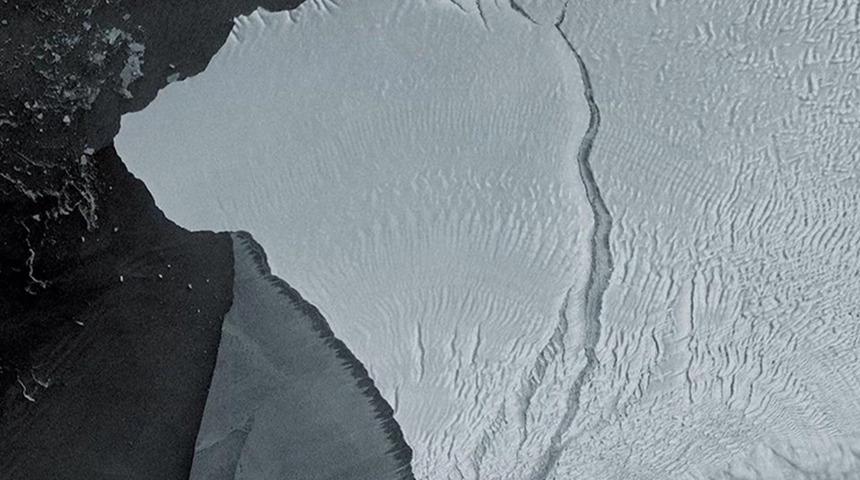 40 yıl sonra hareket edip karaya oturdu! Dünyanın en büyük buz dağının en yeni görüntüleri ortaya çıktı