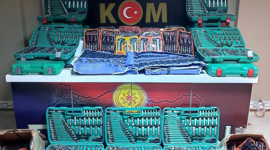 Erzincan’da kaçak ürün operasyonu: KOM ekipleri tarafından çok sayıda malzeme ele geçirildi