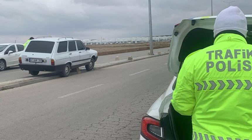 Karaman'da orta refüje araç çıktı! Sürücüsü yaralandı