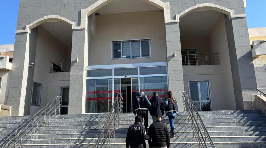 Uyuşturucu ve yağma suçundan aranan 2 şahıs tutuklandı