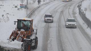 Giresun ve Artvin'de çok sayıda köy yolu ulaşıma kapandı