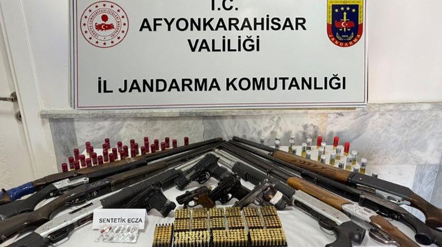 Afyonkarahisar'da ruhsatsız silah operasyonu! 6 kişi gözaltına alındı, rekor ceza uygulandı
