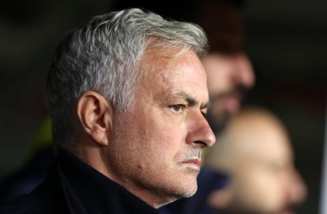 Jose Mourinho, Okan Buruk hakkında soru sorulmasına sinirlendi! Basın toplantısında gergin anlar... 4