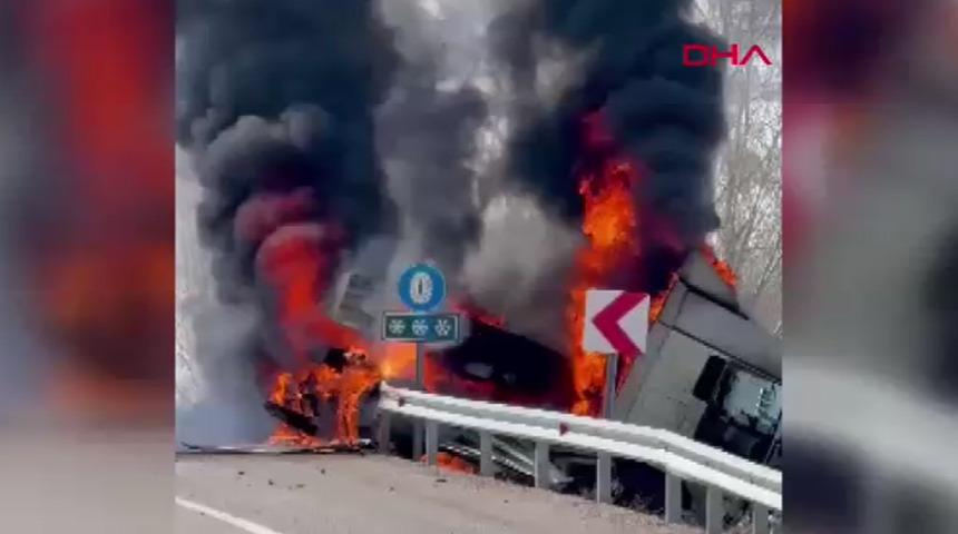 Yer: Sivas! TIR devrildi, üzerindeki iş makinesi alev aldı: 3 yaralı