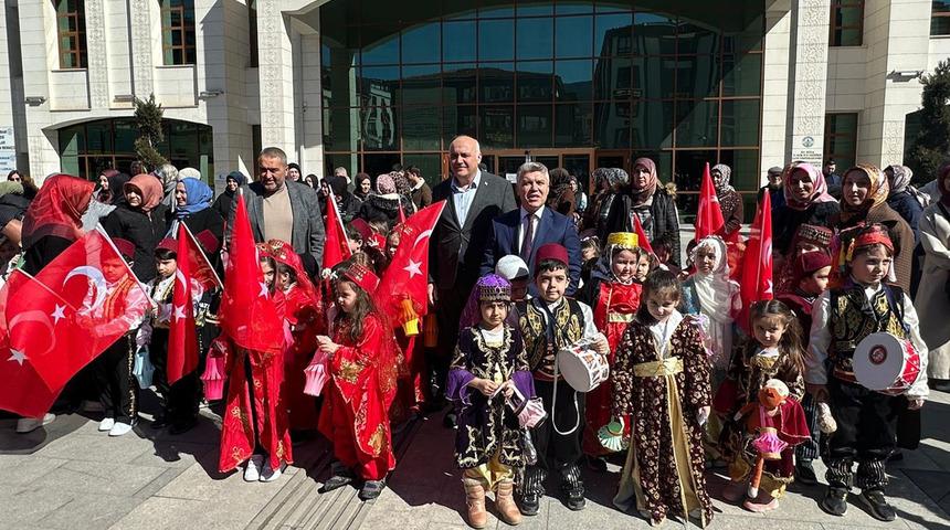 Ramazan coşkusu sokaklara taştı: Minikler "Hoş geldin Ramazan” temalı yürüyüş yaptı…