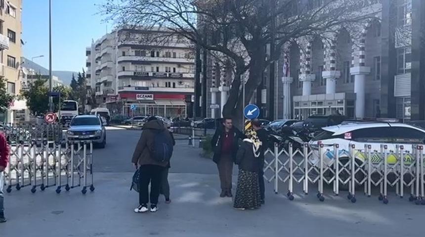 Husumetli iki ailenin kavgası Kuşadası’nda hayatı felç etti