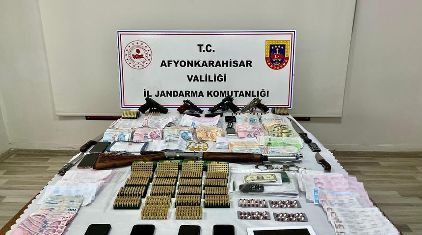 Jandarmanın tefeci operasyonunda ele geçirilen para ve gayrimenkuller dudak uçuklattı! Çok sayıda kişi gözaltına alındı
