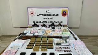 Jandarmanın tefeci operasyonunda ele geçirilen para ve gayrimenkuller dudak uçuklattı! Çok sayıda kişi gözaltına alındı