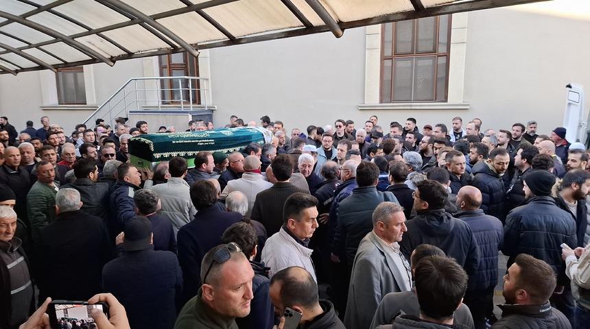 Doğumdan sonra evlerine dönerken kaza geçiren çift son yolculuklarına uğurlandı