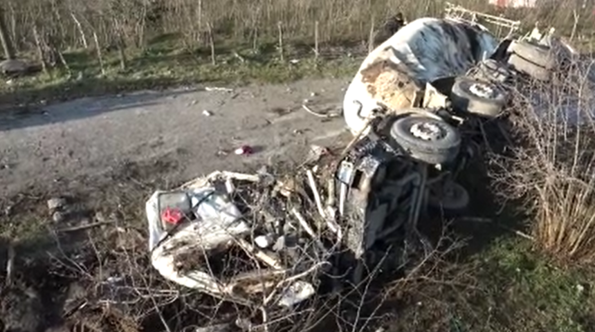 Ordu'da yoldan çıkan beton mikseri kağıt gibi ezildi: 1 yaralı!