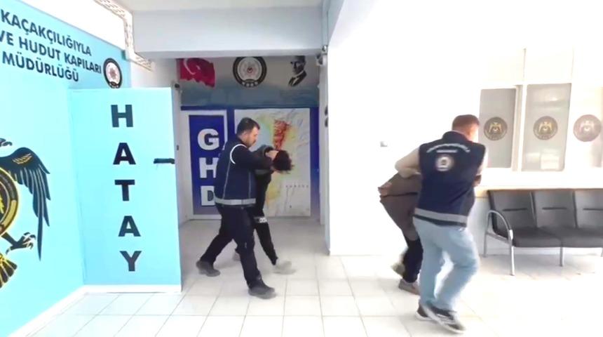 Hatay'da durdurulan 6 ara&ccedil;ta 19 d&uuml;zensiz g&ouml;&ccedil;men yakalandı! 8 organizat&ouml;r tutuklandı