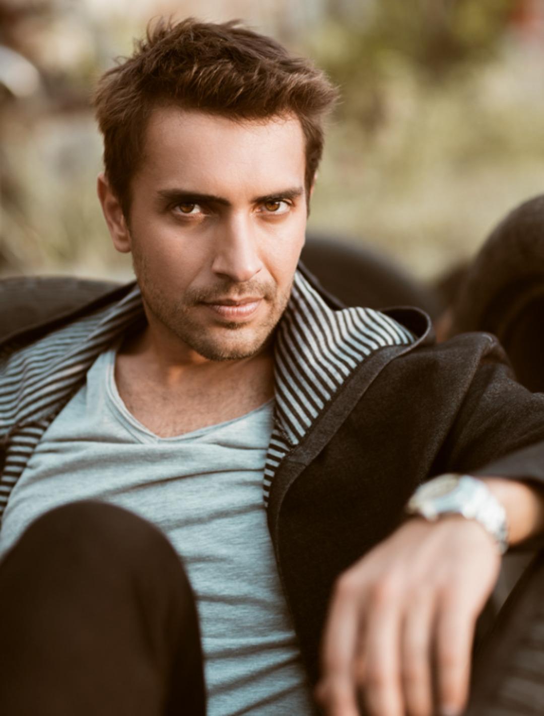 Ulaş Tuna Astepe ve Devrim Özkan partner oldu! Çift Kişilik Oda dizisi merak edildi! 1