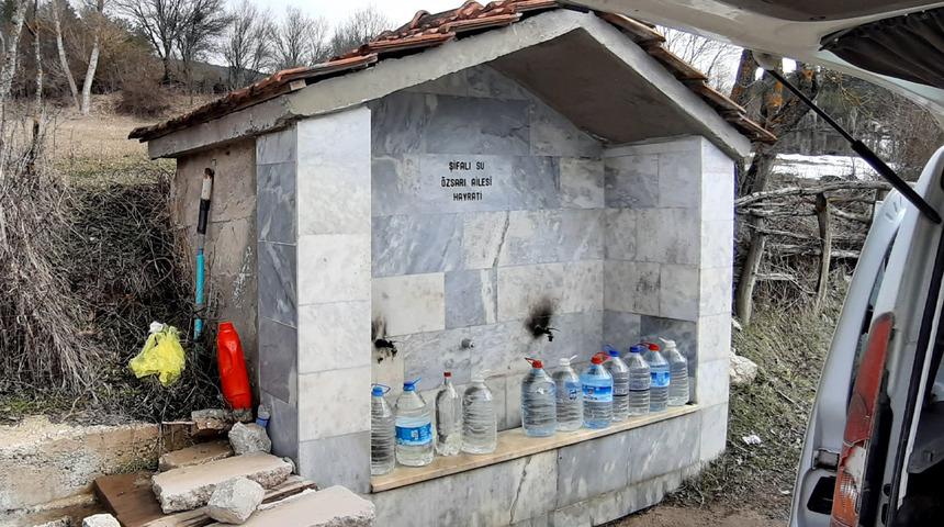 Şifalı suya yoğun ilgi! Kilometrelerce yol geliyorlar