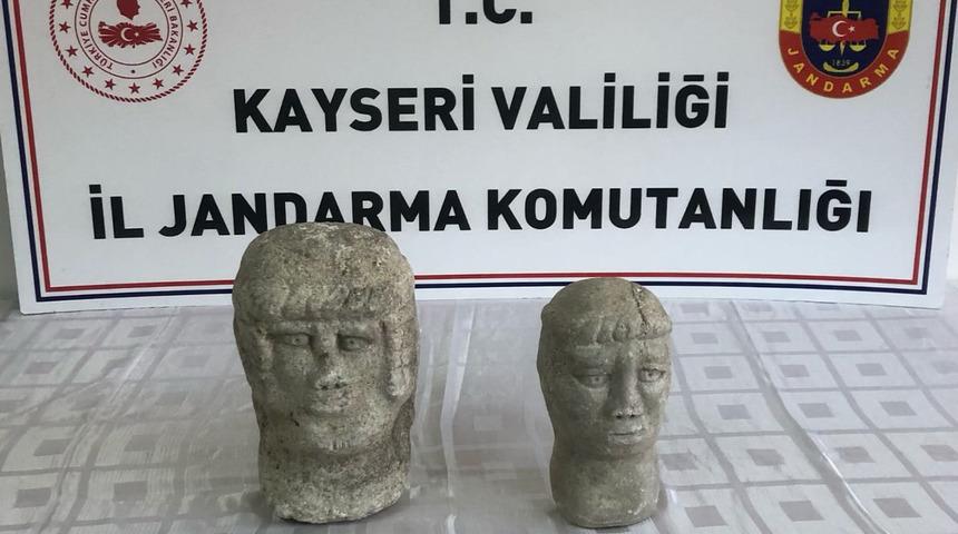 Kayseri'de Roma ve Bizans dönemine ait 2 heykel ele geçirildi!