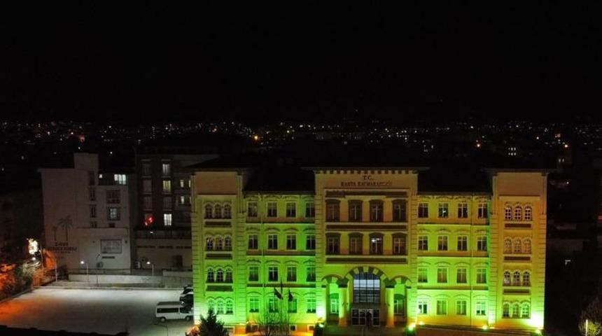 Önce Cendere Köprüsü ardından kaymakamlık binası! Yeşile döndüler