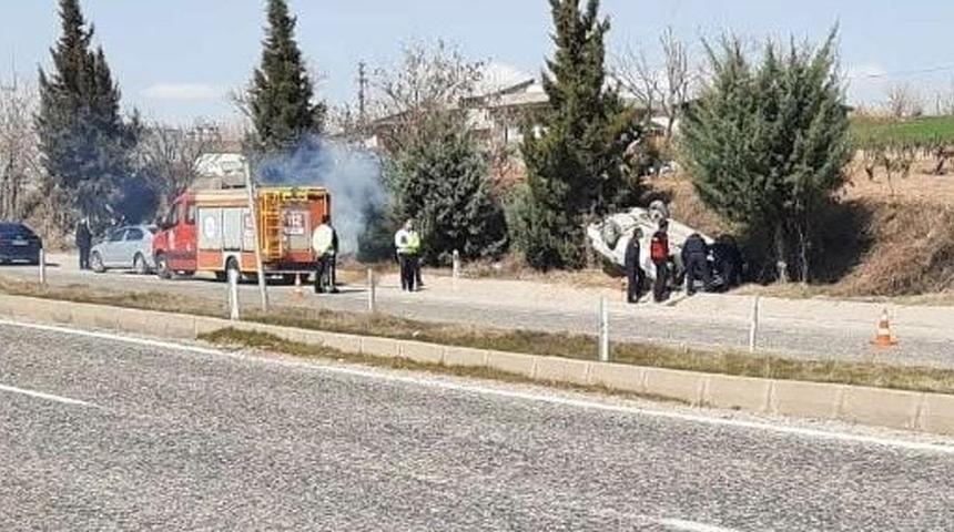 Takla attı, şarampole yuvarlandı! Şans eseri yaralanan olmadı