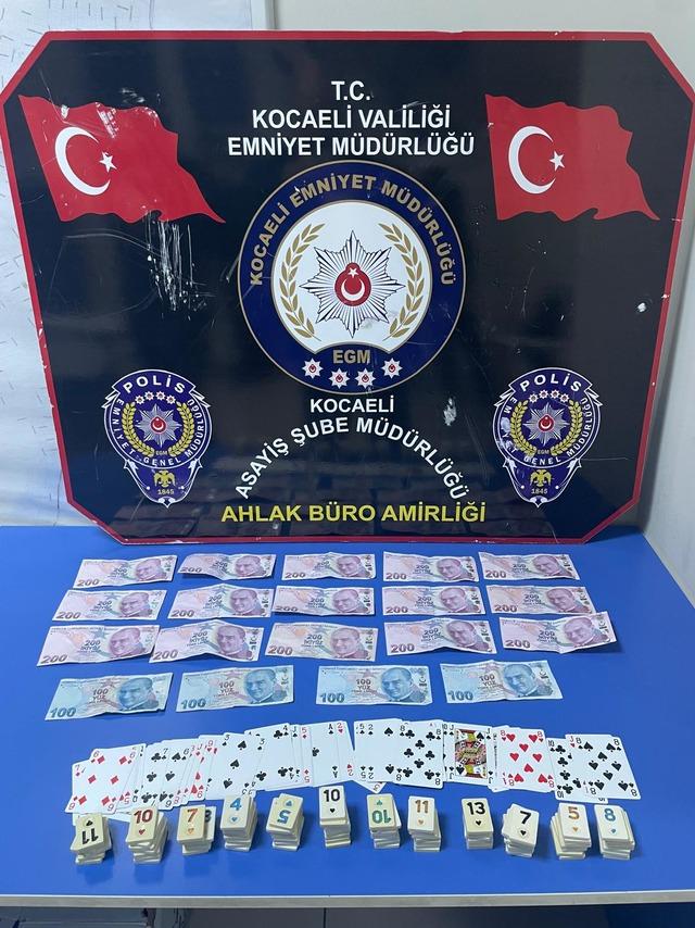 Kocaeli'de kumar oynayan 14 kişiye 120 bin 211 lira ceza verildi