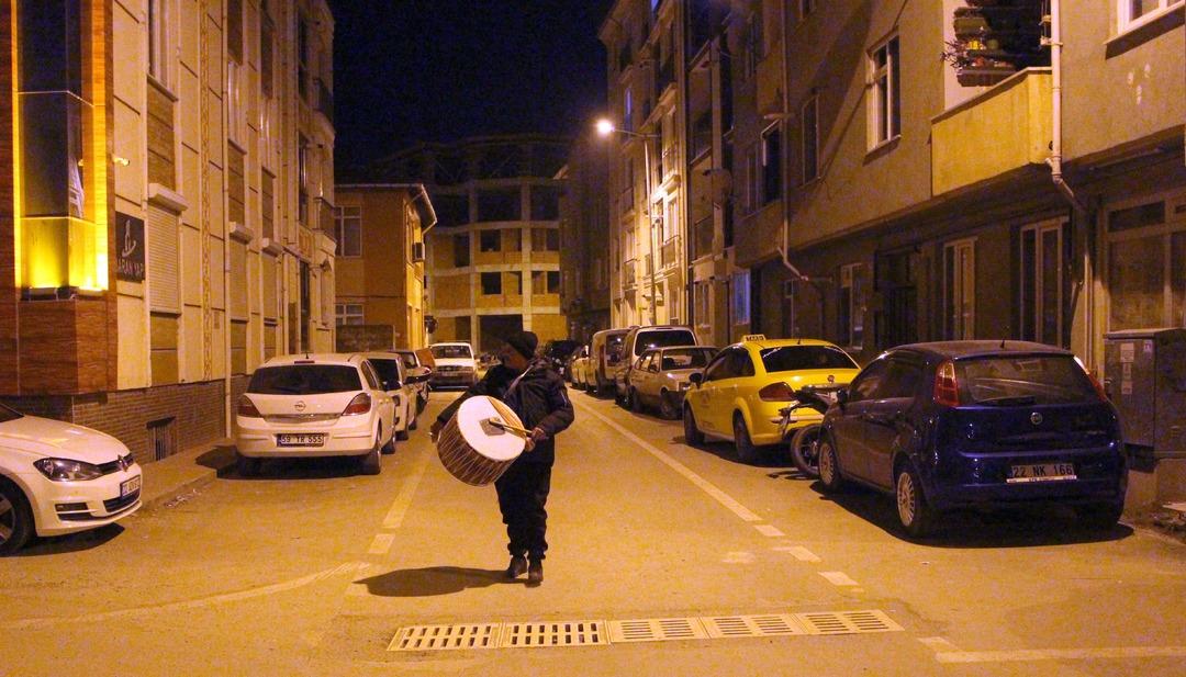 3 yıldır arıyorlar ancak yapacak birini bulamadılar... Bahşişi beğenmeyen davulcu mahalleden geçmez oldu!  3