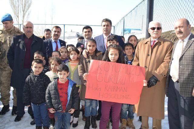 Rabia'nın mektubu ile 10 bin öğrenciye kıyafet dağıtıldı