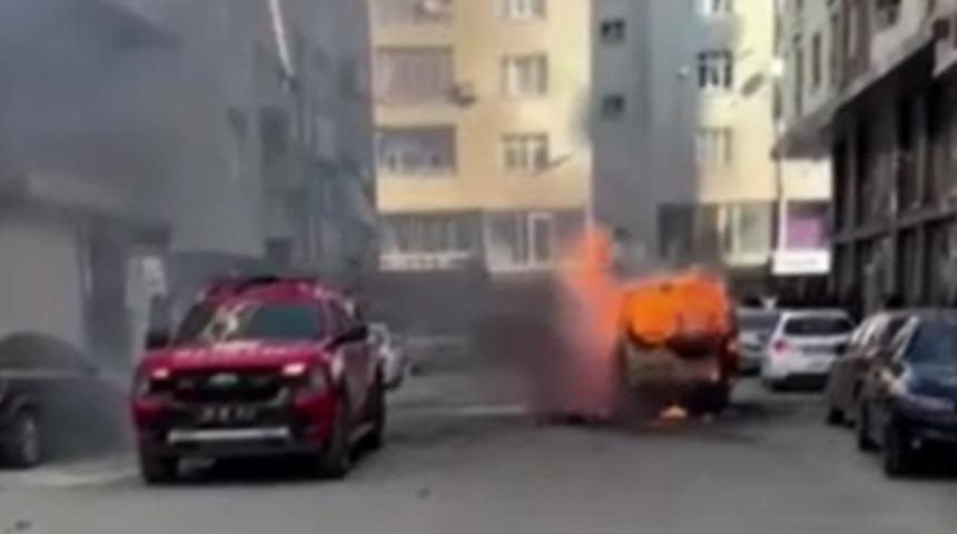 Iğdır'da seyir halindeki araç alev alev yandı