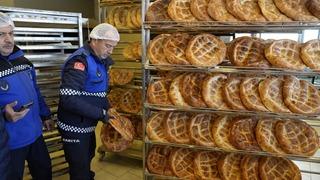 Pideler tek tek denetlendi! Zabıta fırın fırın dolaştı