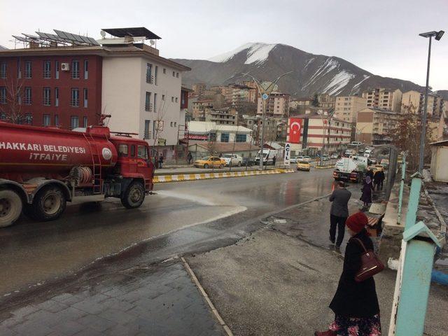 Hakkari caddeleri tazyikli suyla yıkandı