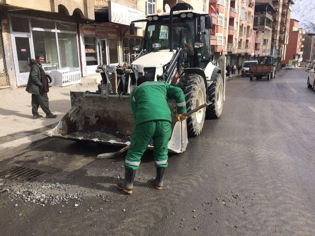 Hakkari caddeleri tazyikli suyla yıkandı