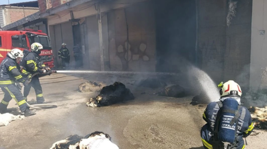 Denizli'de evde çıkan yangında anne ve oğlu dumandan etkilendi