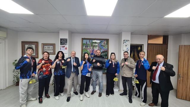 Halk Eğitim Merkezi'nde eğitim alan madalyalı Kick Bokscular ödüllendirildi