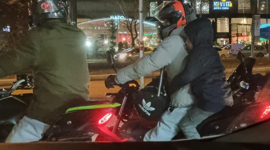 Elazığ'da tehlikeli motosiklet yolculuğu