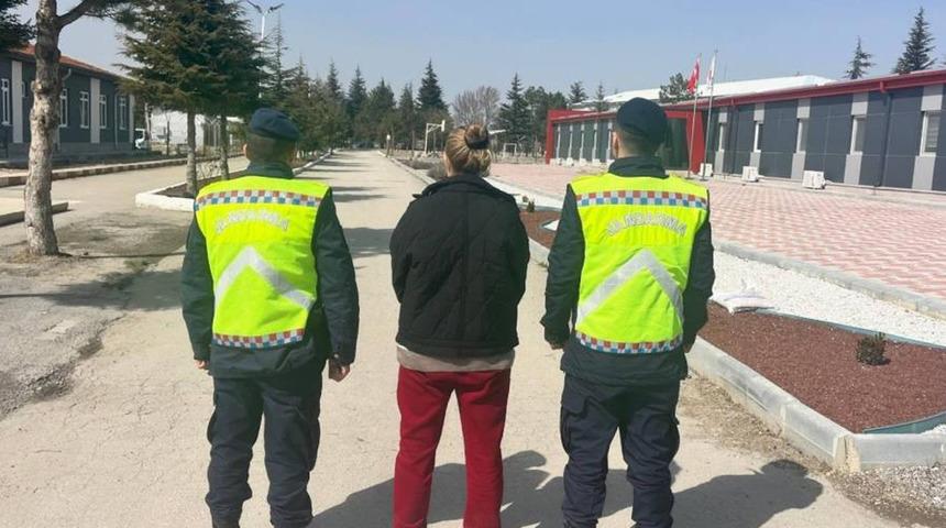 3 yıl hapis cezasıyla aranan şahsı jandarma yakaladı