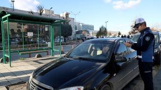 Sakarya'da zabıta sahada: Yaya yollarına park edilen araçlar tespit ediliyor