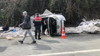 İşçi servisi ile hafif ticari araç çarpıştı: 3 yaralı