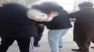 Tartıştıkları çocuğu darbedip cep telefonuyla kaydettiler