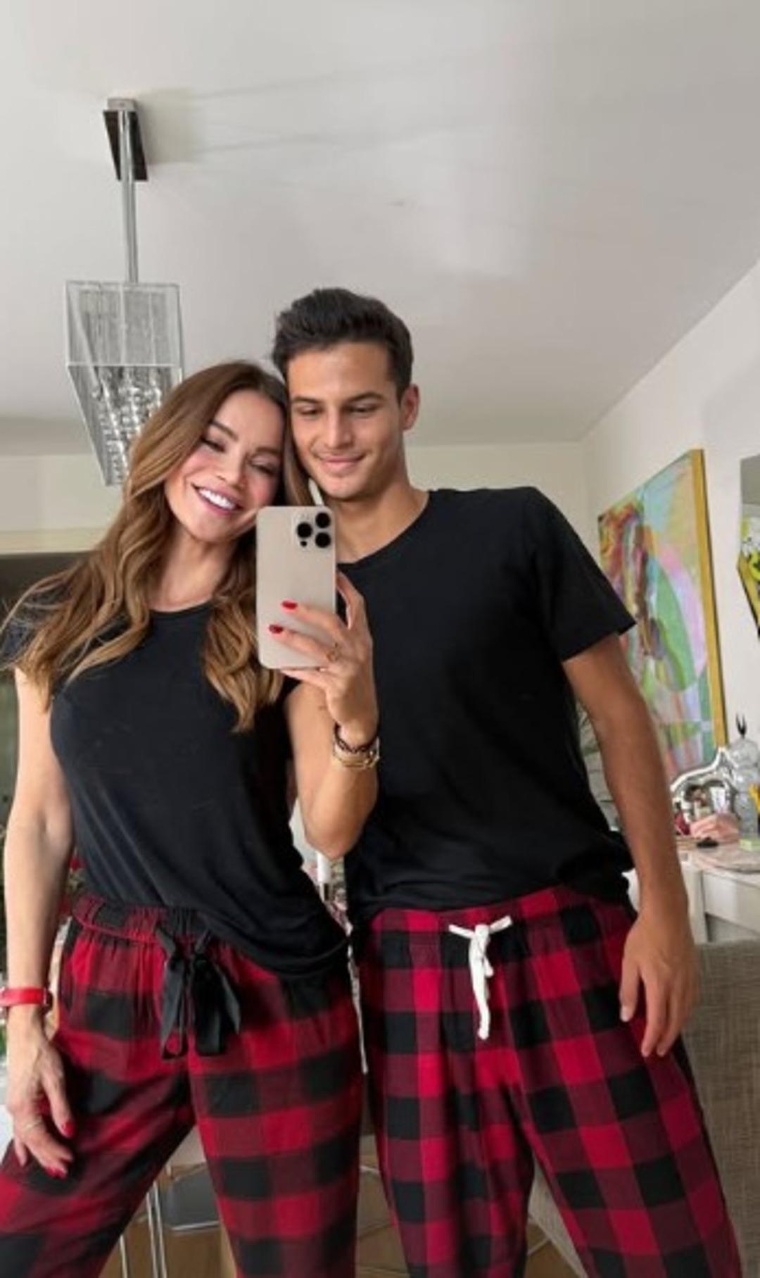 Ebru Şallı’nın oğlu Beren büyüdü delikanlı oldu! Anne oğul pozlarına beğeni yağdı 3