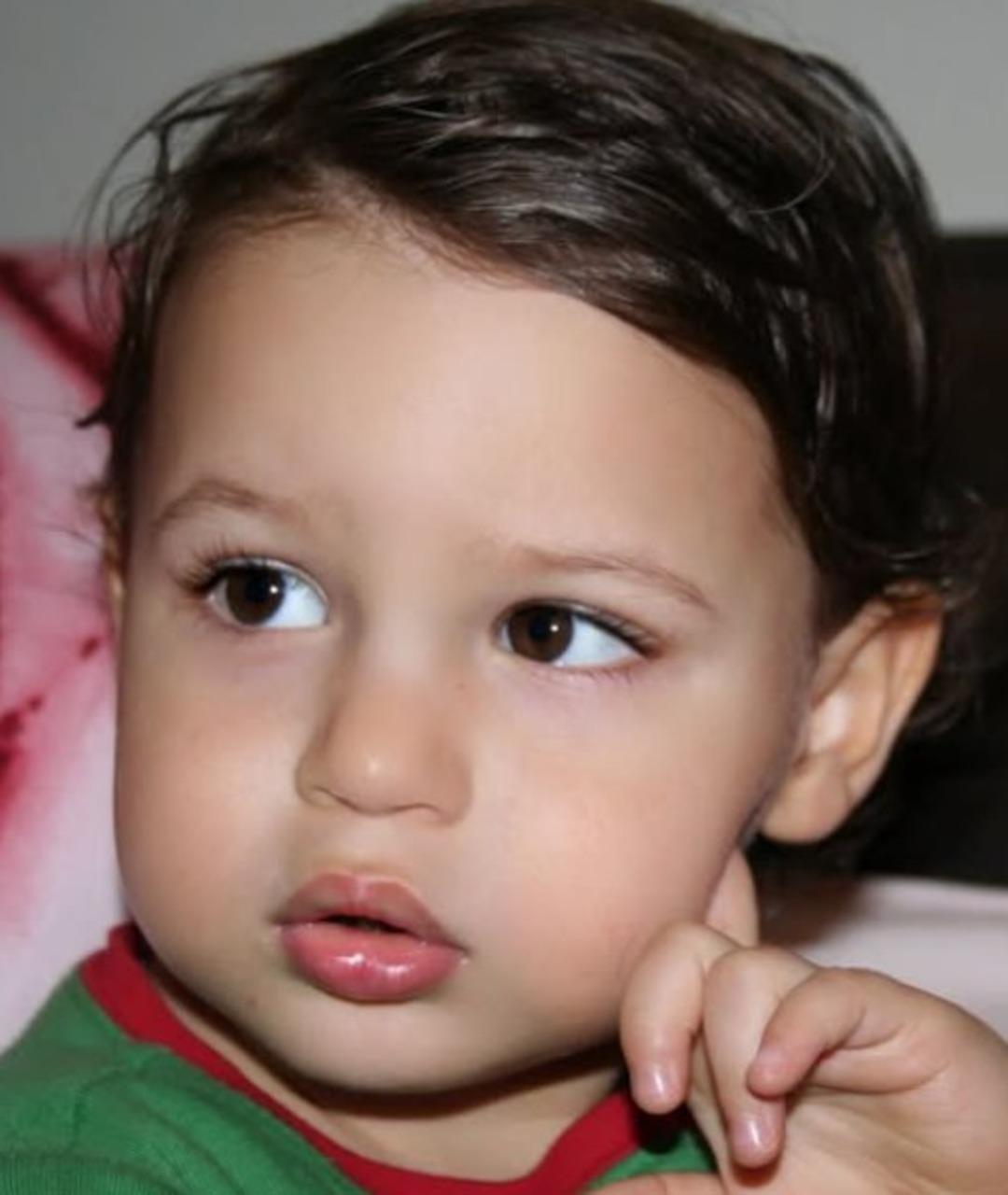 Ebru Şallı’nın oğlu Beren büyüdü delikanlı oldu! Anne oğul pozlarına beğeni yağdı 2