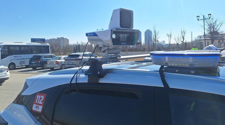 Polis radarı yok diye hız yapanlar yandı! Yeni sistem 81 ilde devreye girdi... Gece gündüz her hava koşulunda çalışıyor