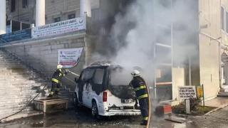 Yangın çıkan hafif ticari araçtaki 4 çocuk, kendi imkanlarıyla kurtuldu!